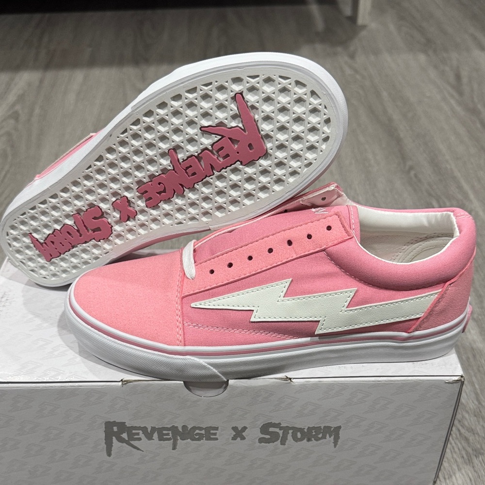 Revenge x Storm Pink Canvas Bolt-Pink Low-Top Size 8 New